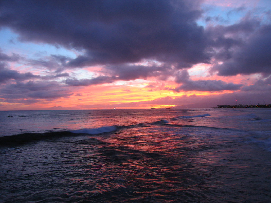 Ala Moana Beach Sunset 2004 Taken from Ala Moana Park look… Flickr