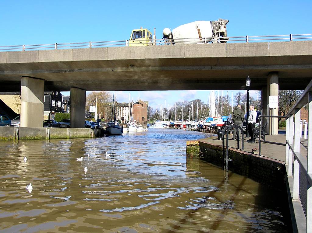 Some pictures of high tide at Newport River Medina Newport… Flickr