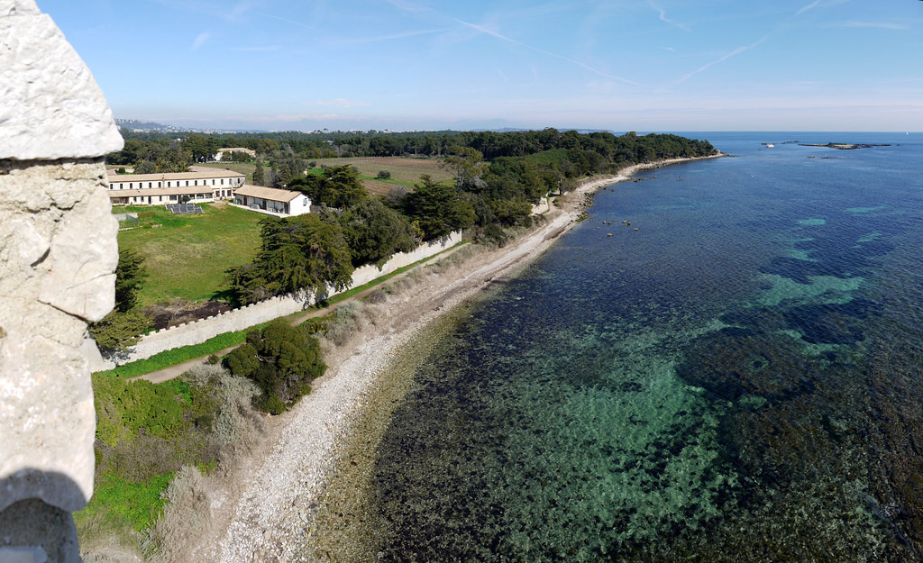 Ile de Saint Honorat depuis le Fort Ile de Saint Honorat d… Flickr