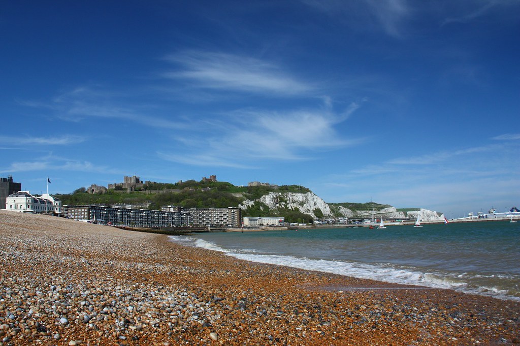 Pebble beach in Dover, Kent Pebble covered beach in Dover,… Flickr