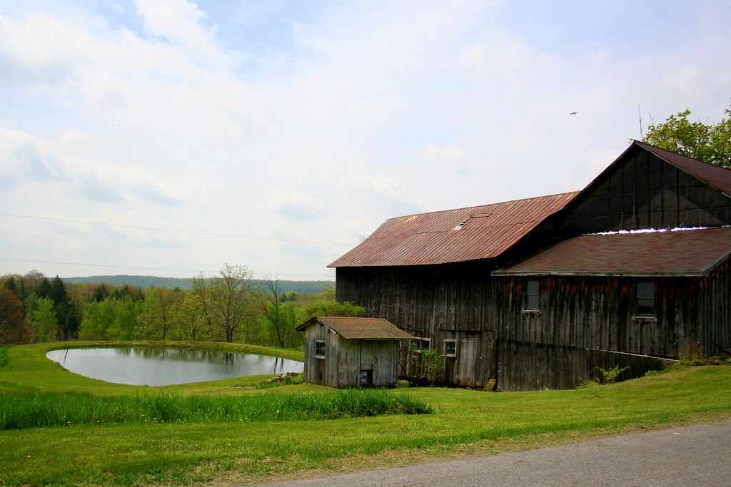 Barn near Lake Ariel,Pa bulletproofsoul67 Flickr