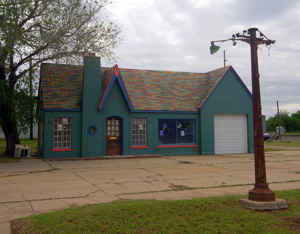Phillips 66 "Cottage" Station Wellington, Kansas robert e weston jr