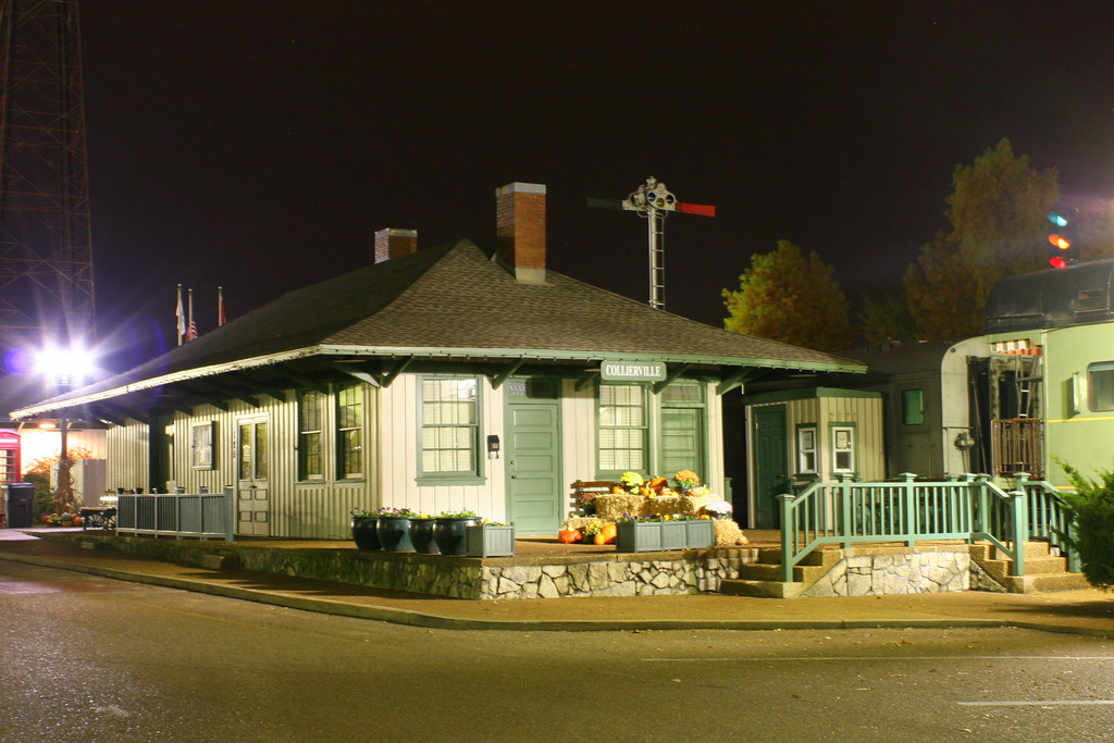 Collierville, TN Train Station at night The train station … Flickr