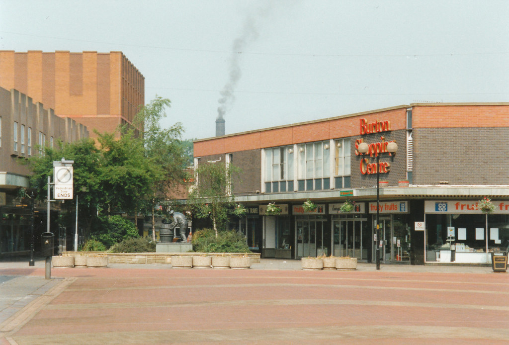 shopping centre burton upon trent shopping centre, late 80… Flickr