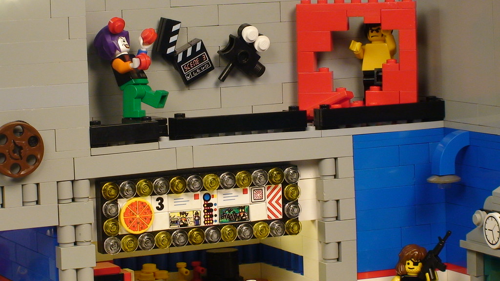 DSC02440 Some statues for the theater. The right one is Br… Flickr