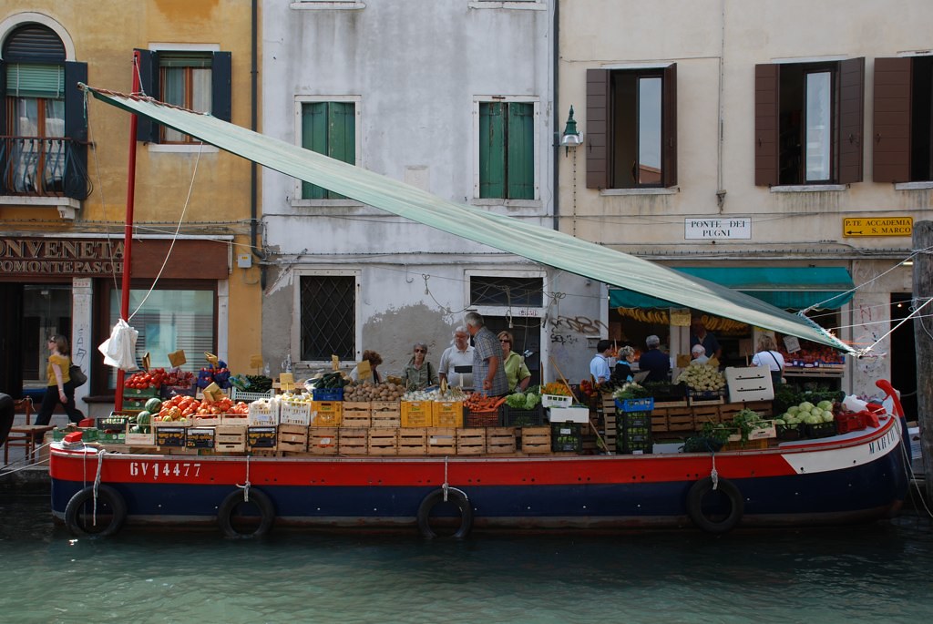 Floating Fruit Store Venice, Italy geordieb1 Flickr