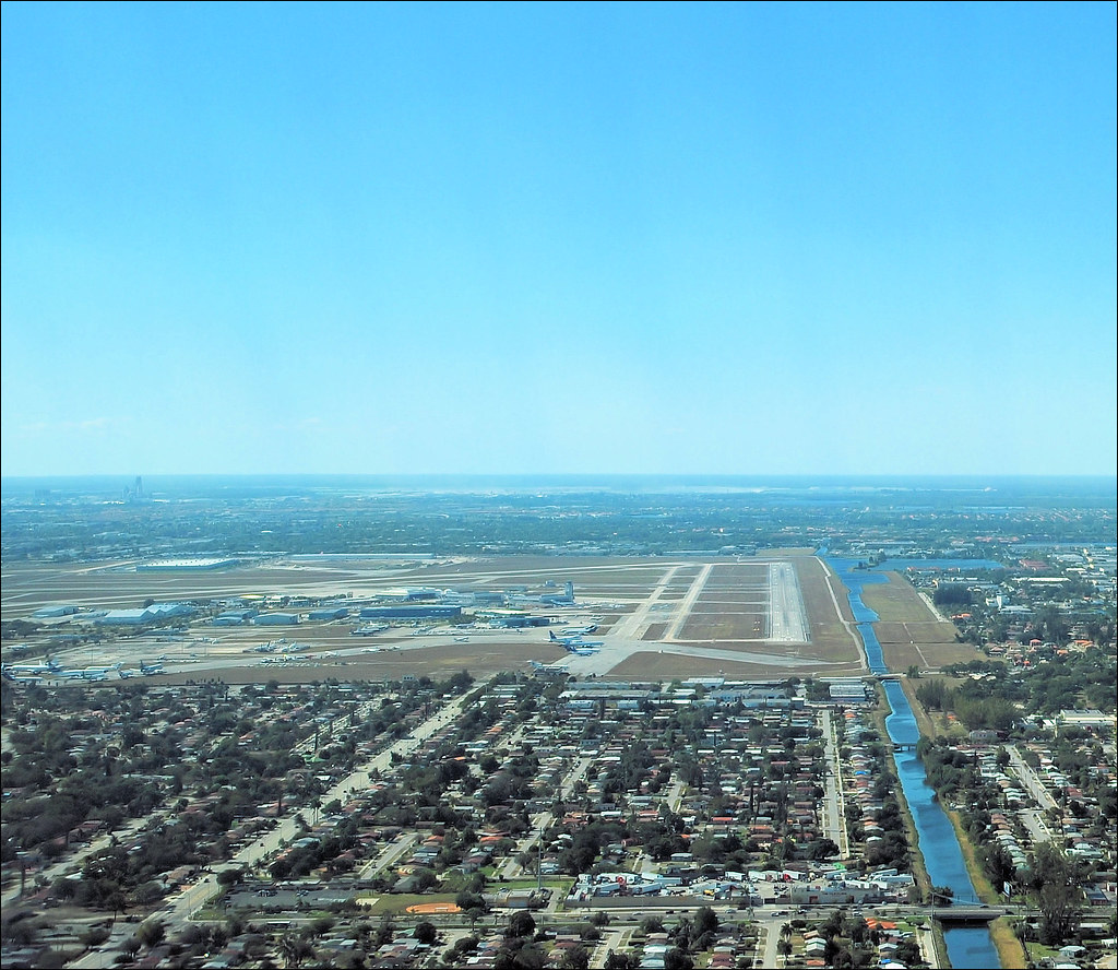Landing OPF Landing at the Opa Locka (OPF) airport Miami,… Flickr