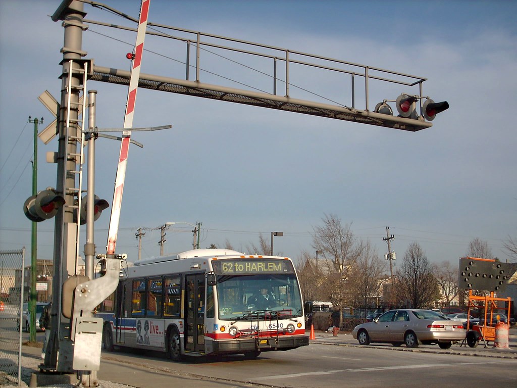 Westbound CTA Route 62 Archer / Harlem bus crossing the … Flickr