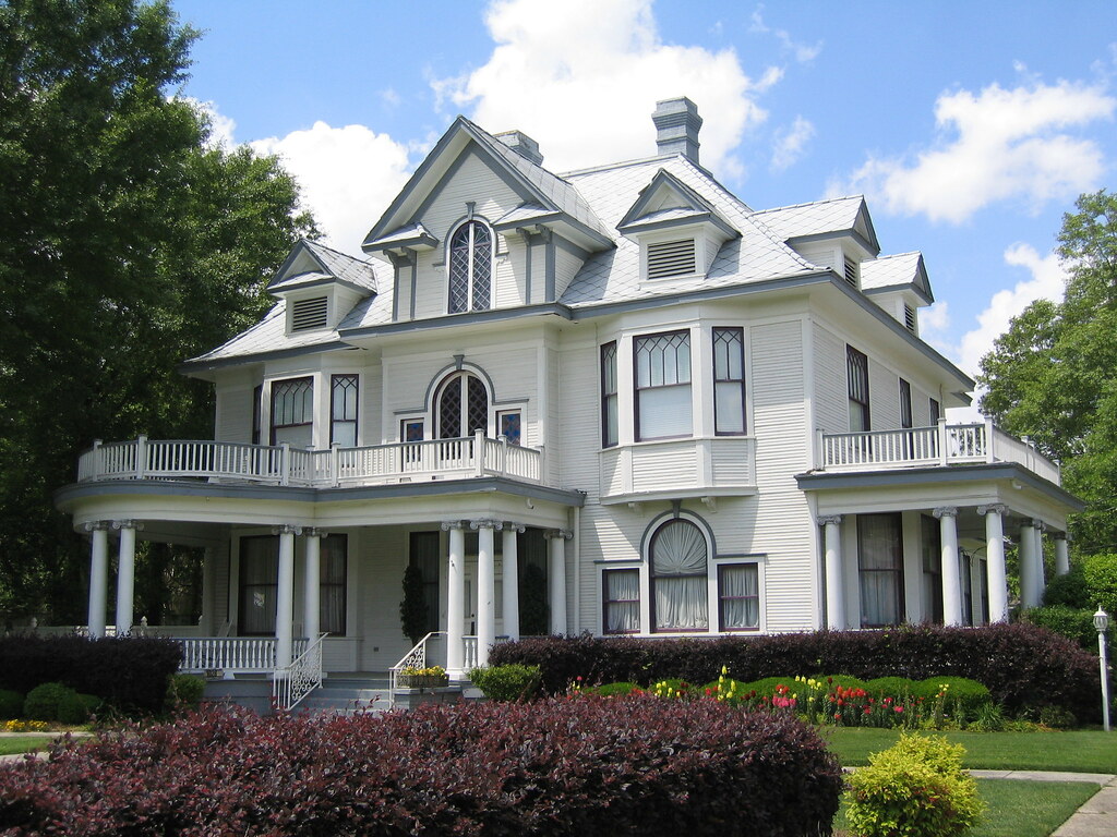 Montague House 1028 North Main Street Hattiesburg, MS 3940