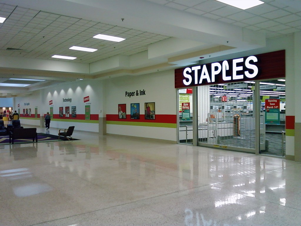 Merle Hay Mall Des Moines, Iowa Staples Mall Entrance Flickr
