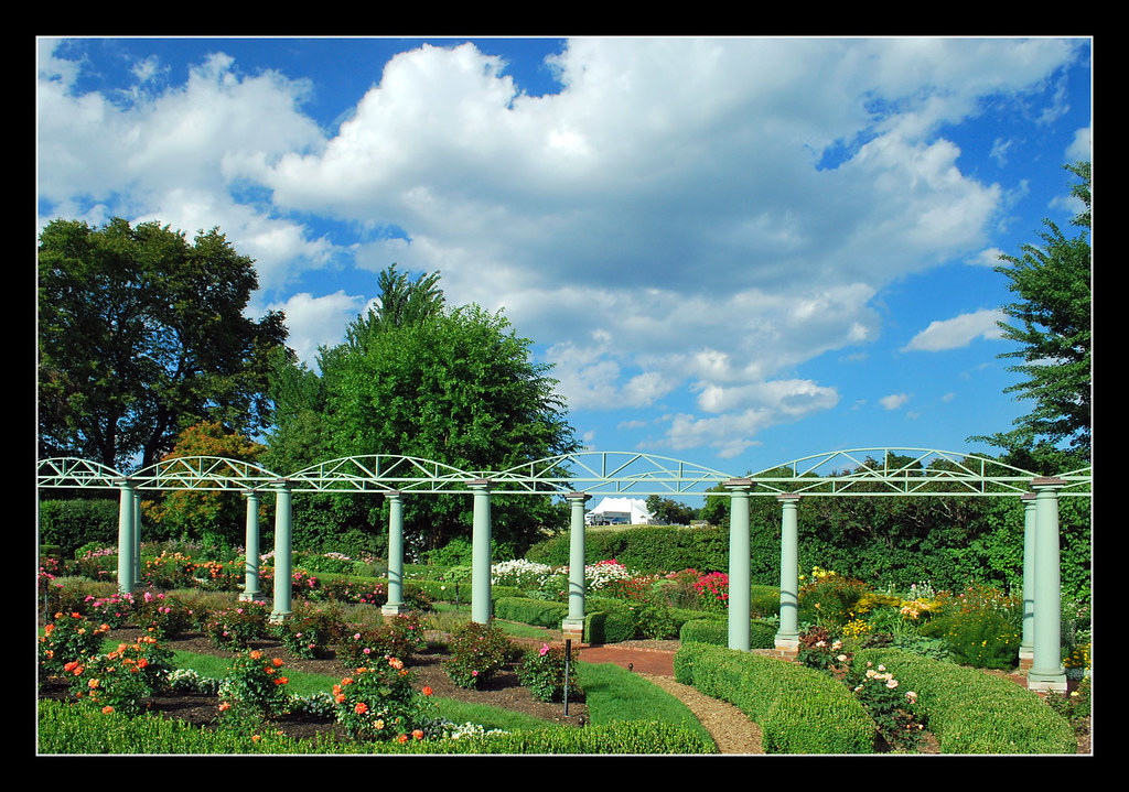 Rose Garden Meadow Brook Estate Meadow Brook Hall is the… Flickr