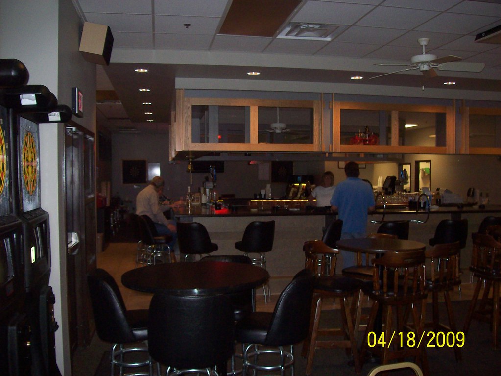 100_1104 New Social quartes for dinner and drinks Virginia Beach