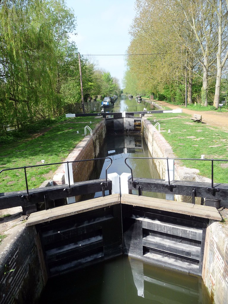 Kintbury Lock, & Avon canal Robert Flickr