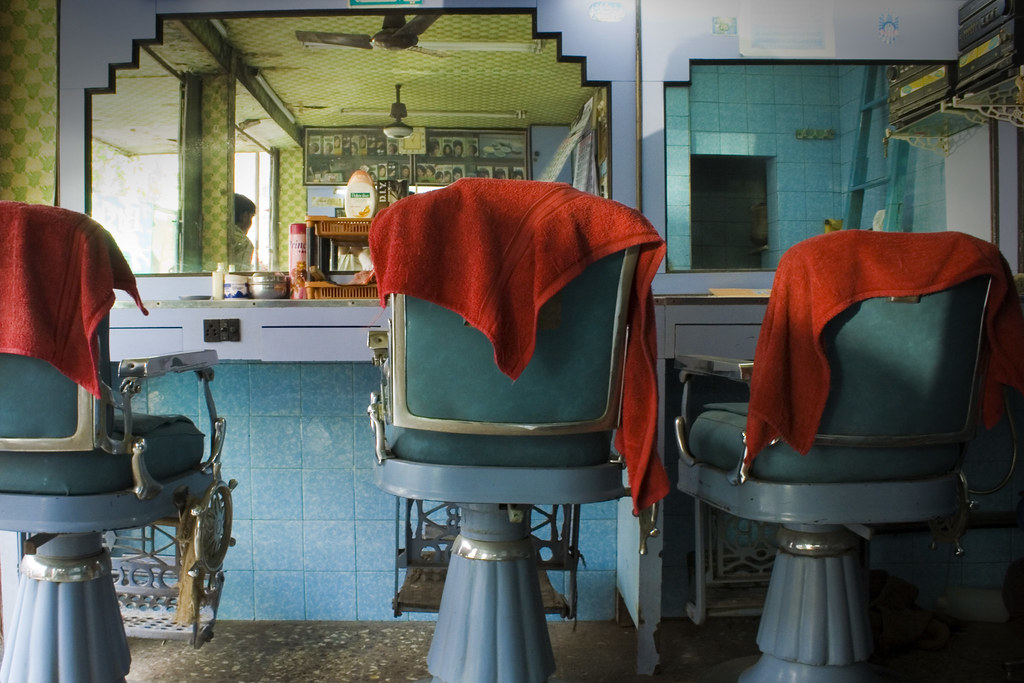 Mumbai barber shop (interior) A colorful barber … Flickr