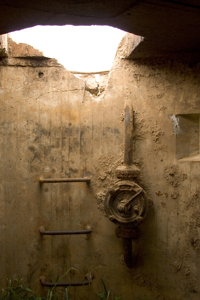 Inside a Pickett Hamilton Fort Entrance rungss and sump pu… Flickr