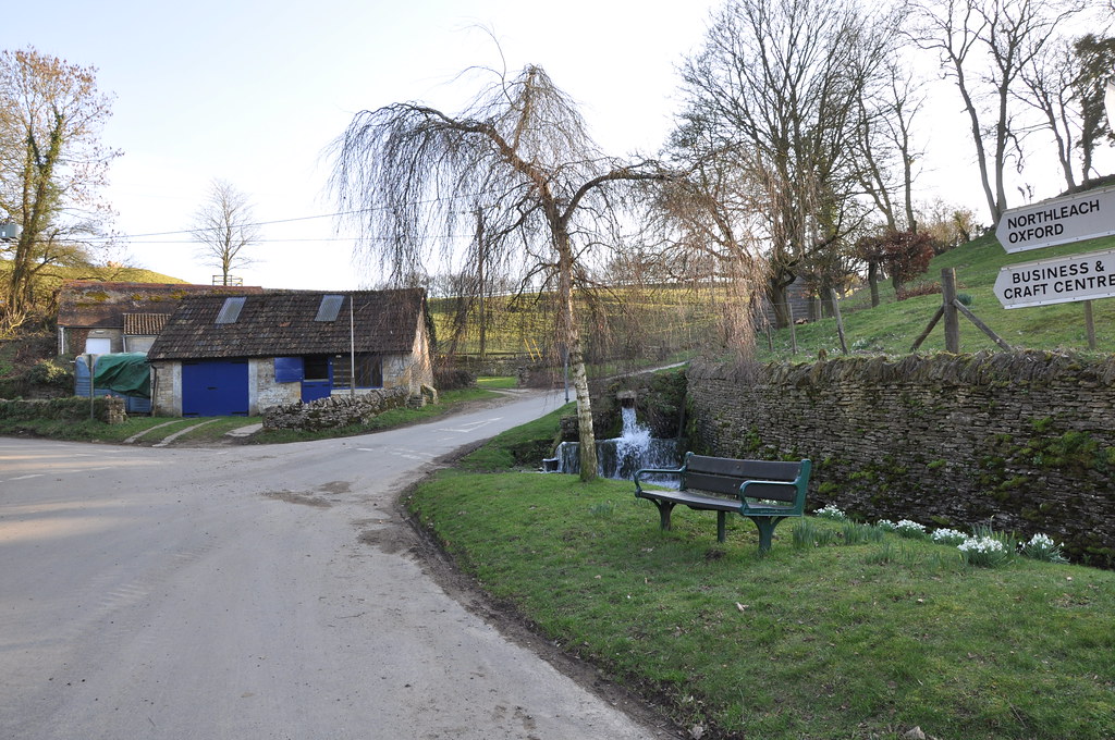 Compton Abdale DSC_0553 Compton Abdale lies in a hollow be… Flickr
