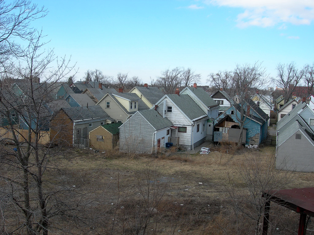 Buffalo, NY These homes sit next to the station in Buffalo… Flickr