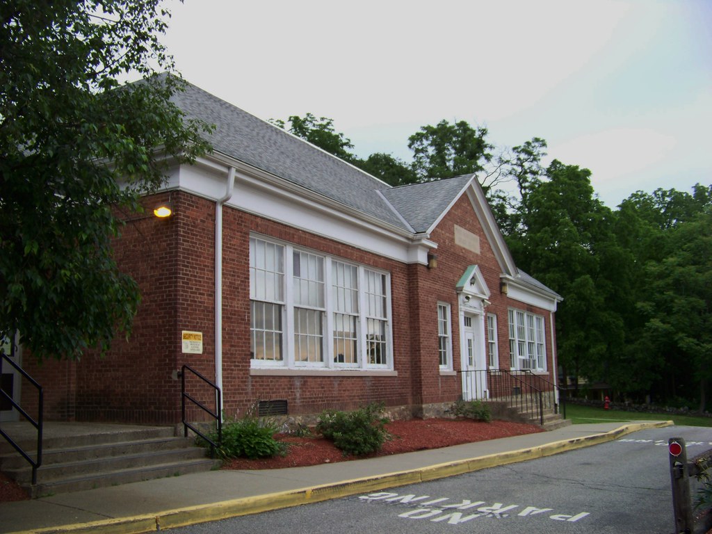 Fort Montgomery School The former two room schoolhouse in … Flickr