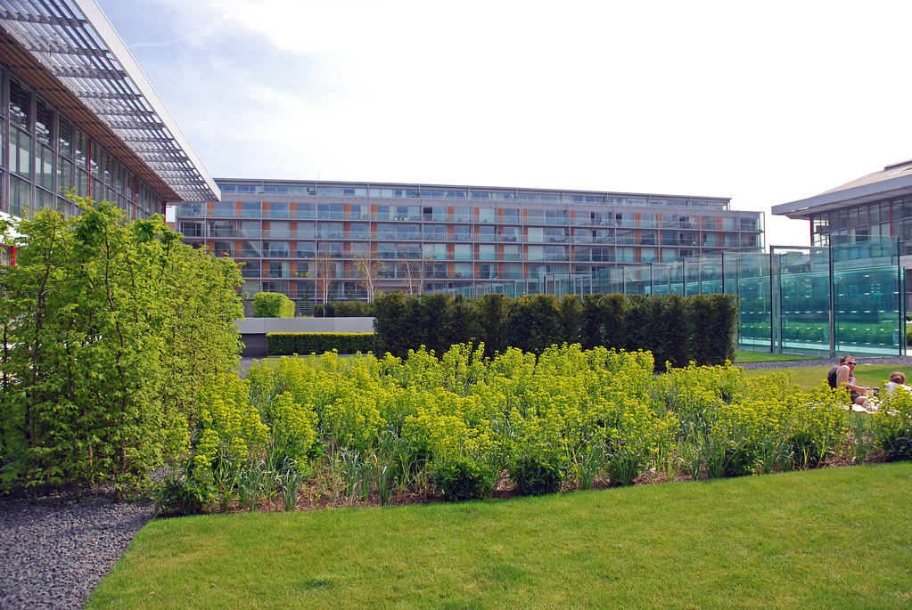 Highbury Square Highbury Square © Copyright 2009 Mark Warn… Flickr