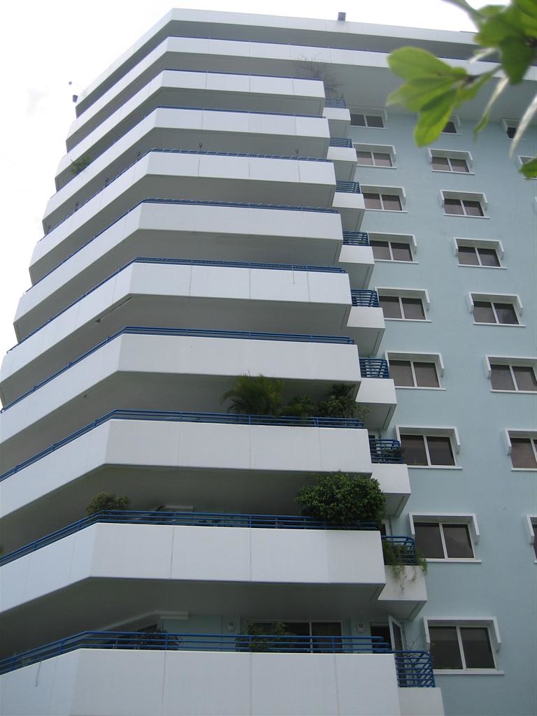LaRiviera7 Back of La Riviera building each of these apa… Flickr