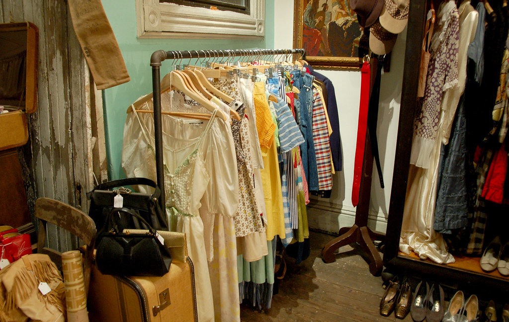 Vintage Clothing Kill Devil Hill, a general store/curiosit… Flickr