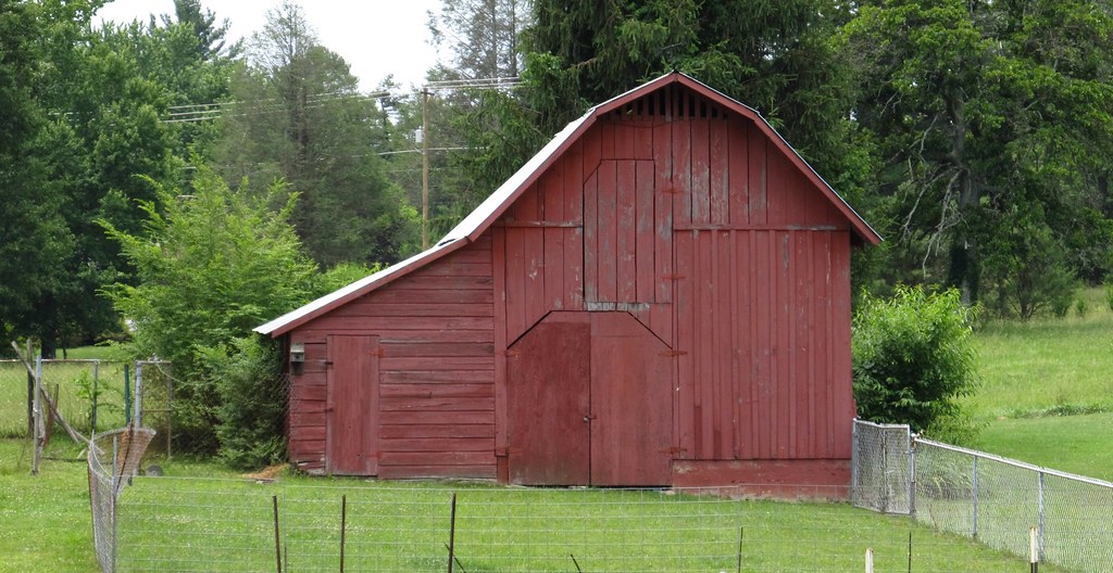 Barn in Flat Rock, North Carolina Flat Rock is a village i… Flickr