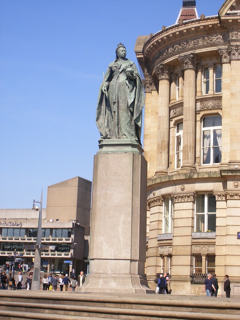 Statue of Queen Victoria (Birmingham Central Library and t… Flickr