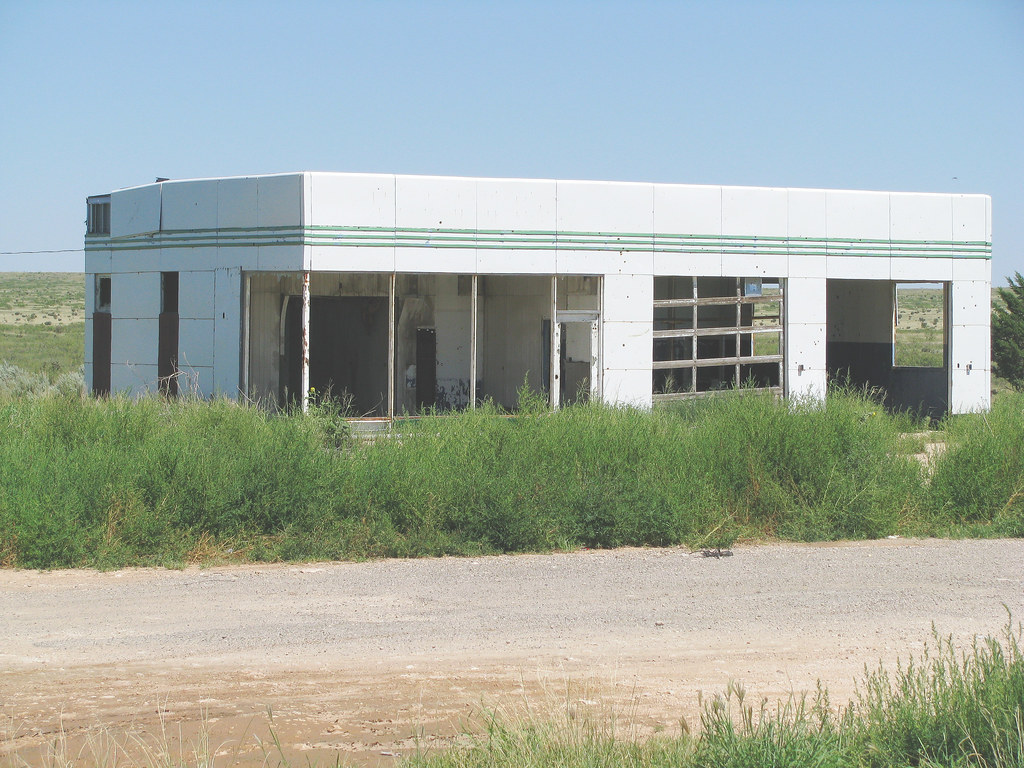 55b Glenrio TX Gas Station Ruins 03 John Hagstrom Flickr