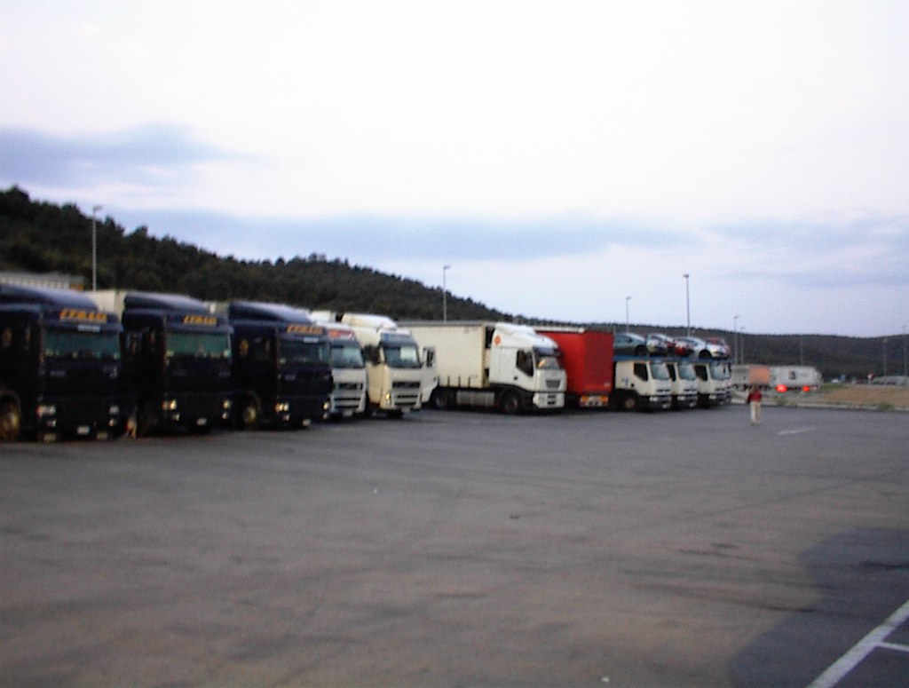 La Jonquera Truck stop DSC00292 Krisztián Tóth. Flickr