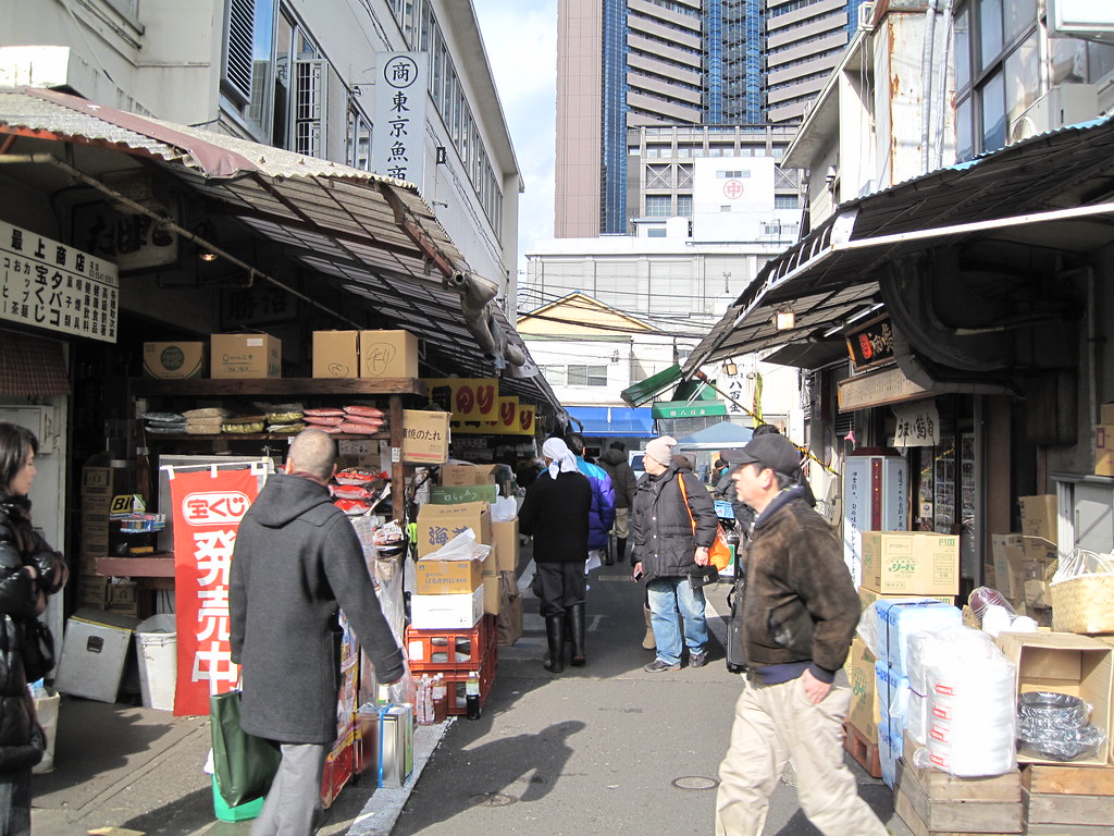 魚がし横丁 賣吃的、賣餐廳用的東西都有 魚がし横丁 築地市場 Wikipedia Richard, enjoy my life