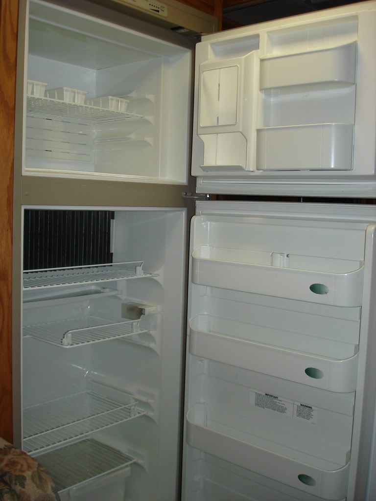 2001 34 ft Airstream RV (34) CLEAN icebox C Turley Flickr