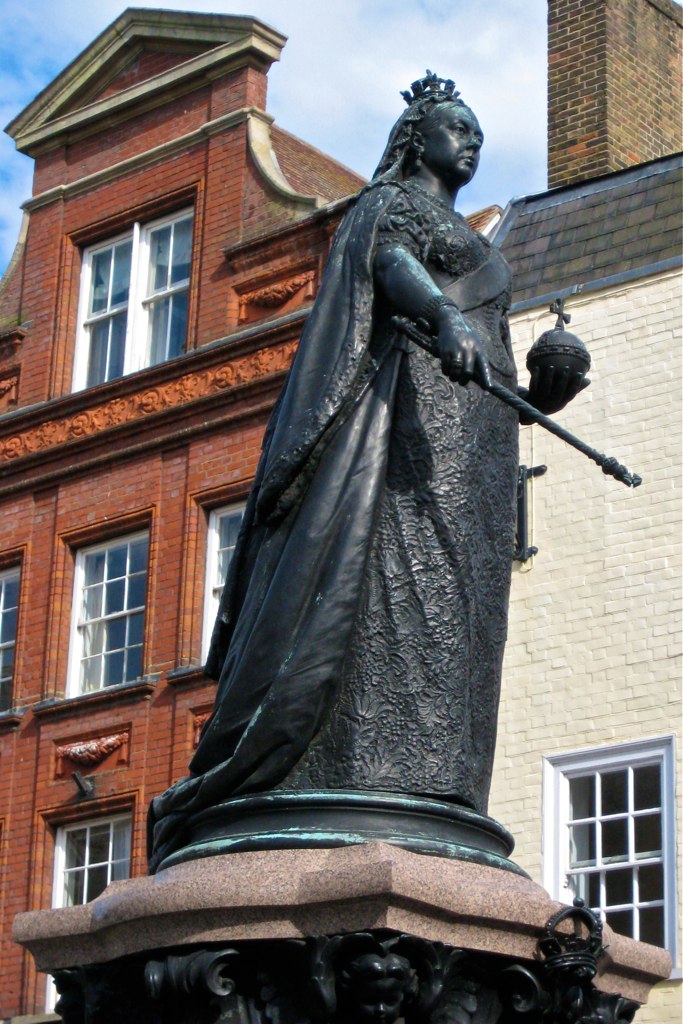 Queen Victoria statue outside Windsor Castle 13 June 2009 Flickr