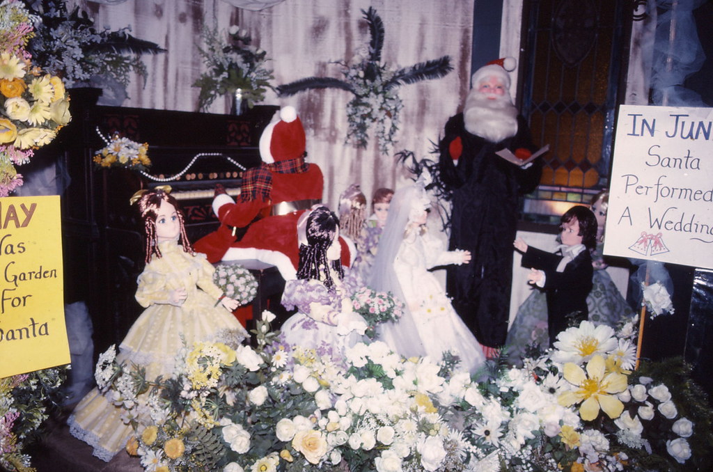 Fountains of Wayne Christmas Display 19771220 "In Ju… Flickr