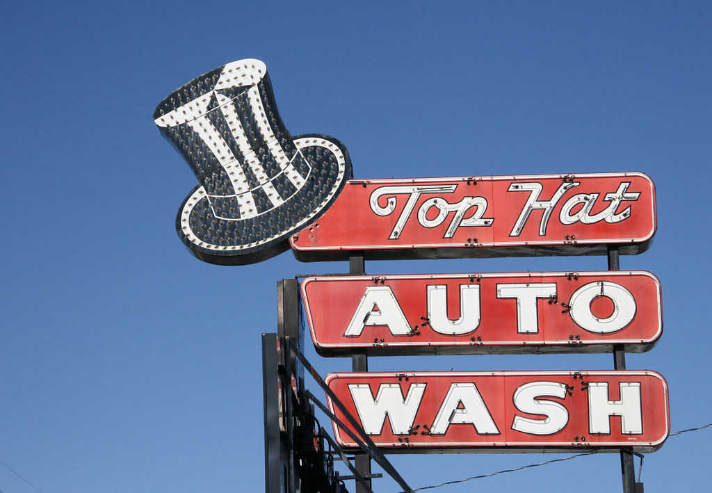 Top Hat Auto Wash Classic neon here for the Top Hat Auto W… Flickr