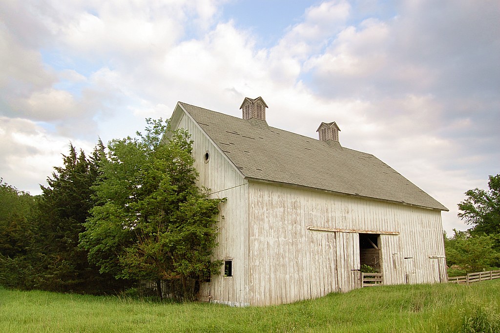Milford barn Located about 3 miles east of Milford, Nebras… Flickr
