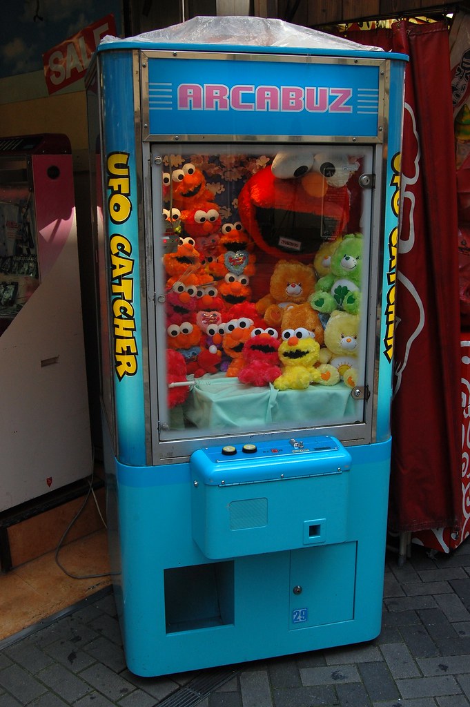 UFO Catcher Elmo A Japanese classic... UFO Catcher. This … Flickr