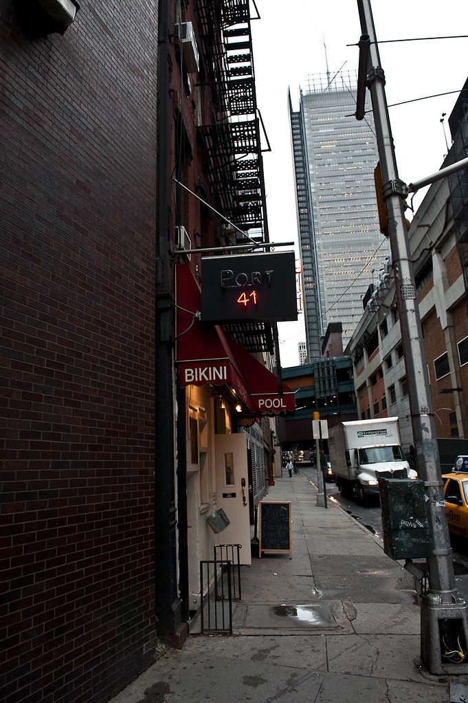 Rainy Afternoon in Manhattan, New York Bikini bar near the… Flickr