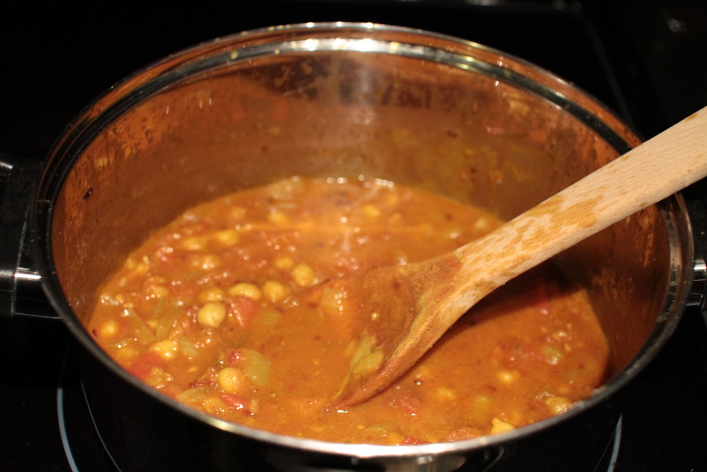 Chickpea curry Tinned chickpeas, tinned tomatoes, vine tom… Flickr