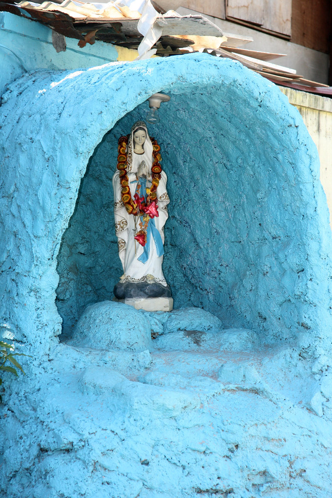virgin mary grotto near avenue Gem Flickr