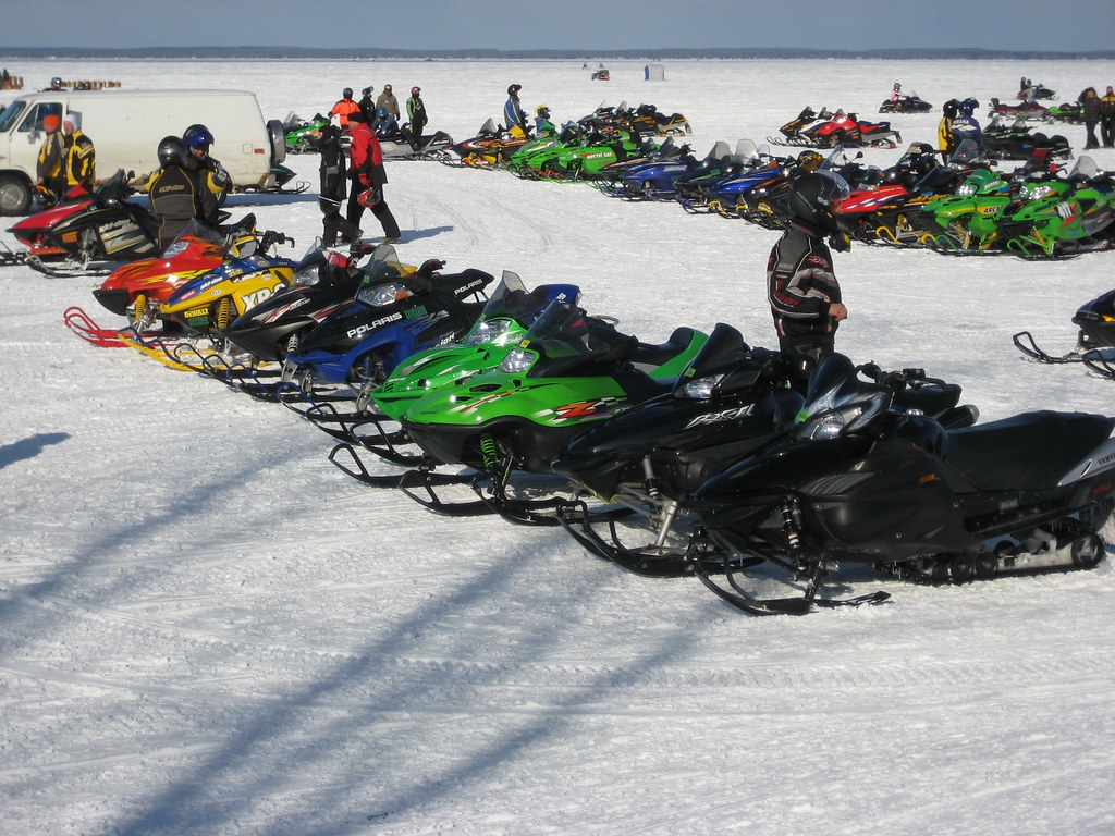 Tip Up Town Houghton Lake MI_20090124_38 Snowmobile parkin… Flickr