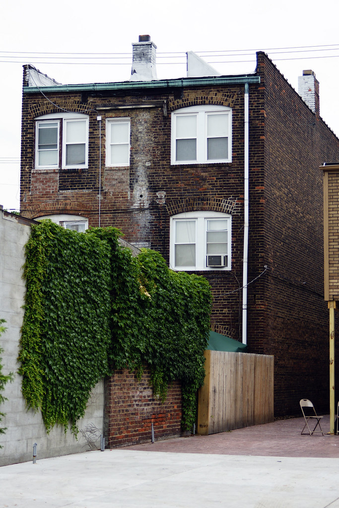 Apartments Apartment building in Little Italy; Cleveland, … Flickr