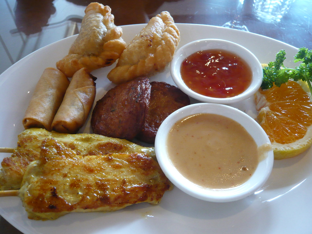 Thai inspired entree platter Eaten at Empyre Hotel, Delora… Flickr