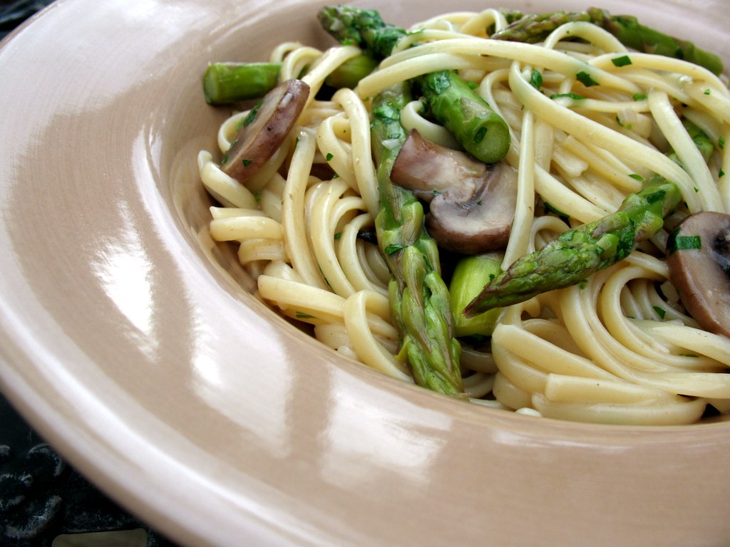 Linguine in White Wine Sauce Linguine & White Wine Sauce … Flickr
