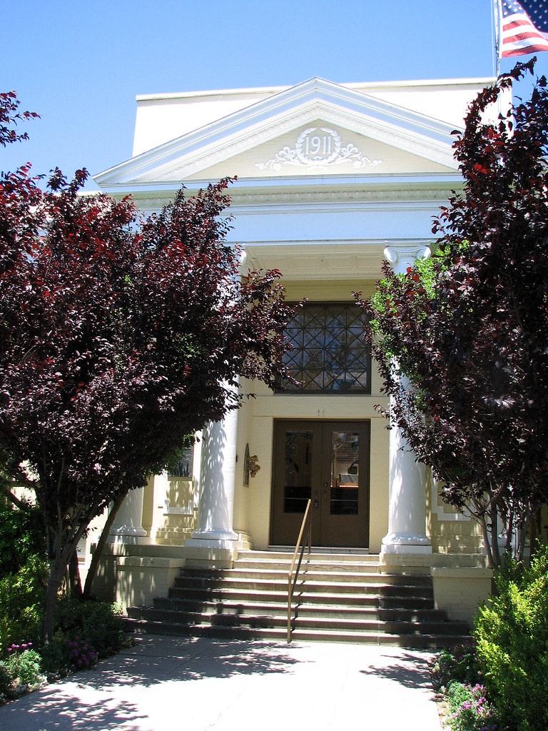Lincoln Primary School Now an office building, this school… Flickr