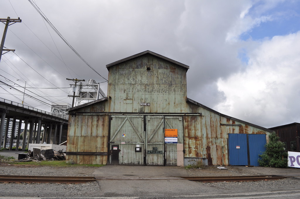 WA warehouse near 11 St. Bridge 01 Joe Mabel Flickr