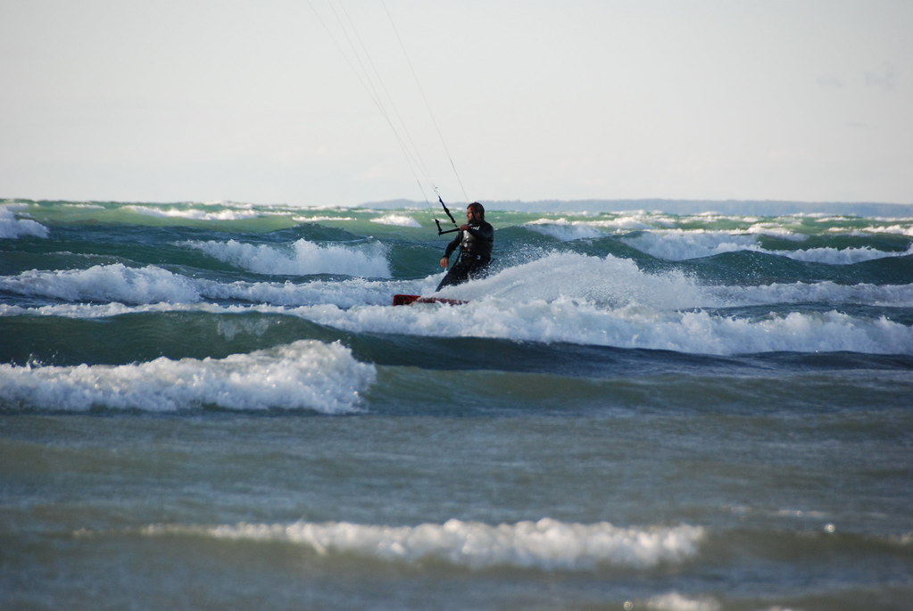 Kitesurfing Allenwood/Wasaga Beach, Ontario, Canada Flickr