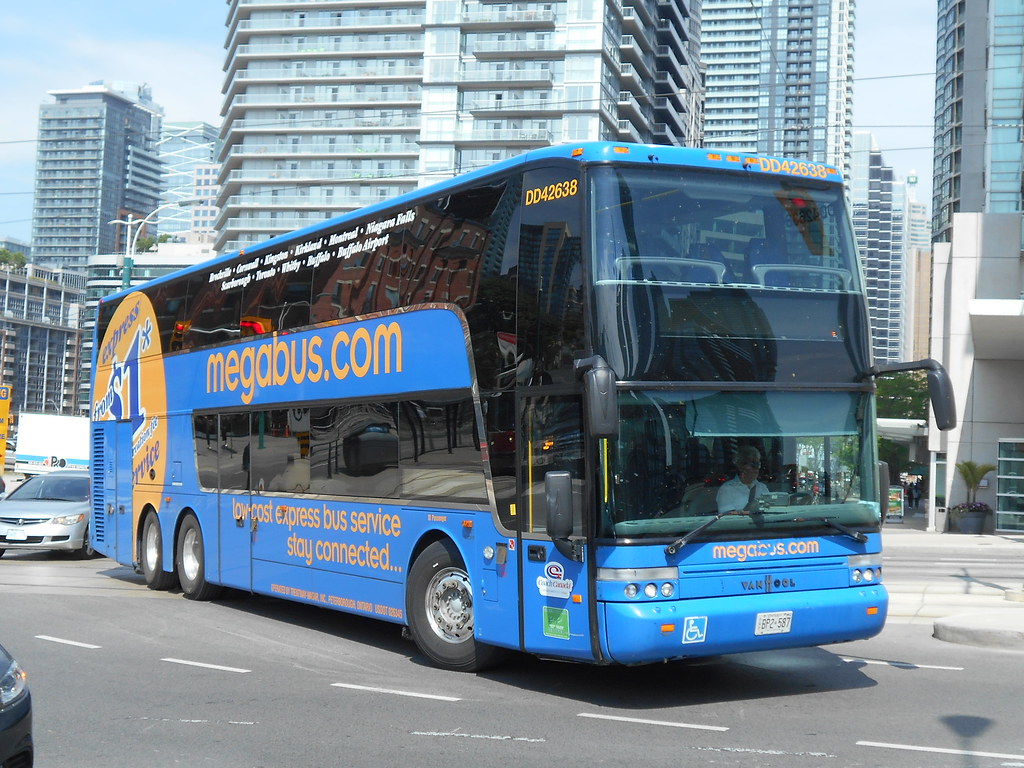 Coach Canada / Megabus DD42638 Coach Canada DD42638 a 2012… Flickr