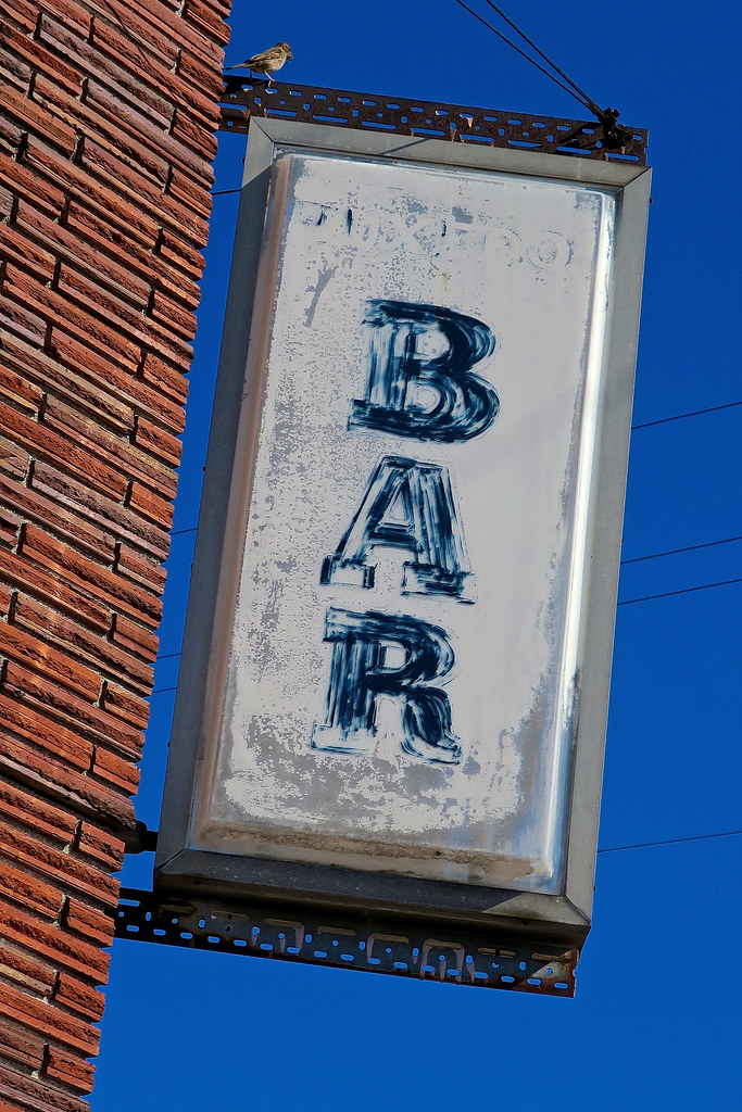 Tuxedo Bar, Washington, IN Faded sign for the Tuxedo Bar, … Flickr