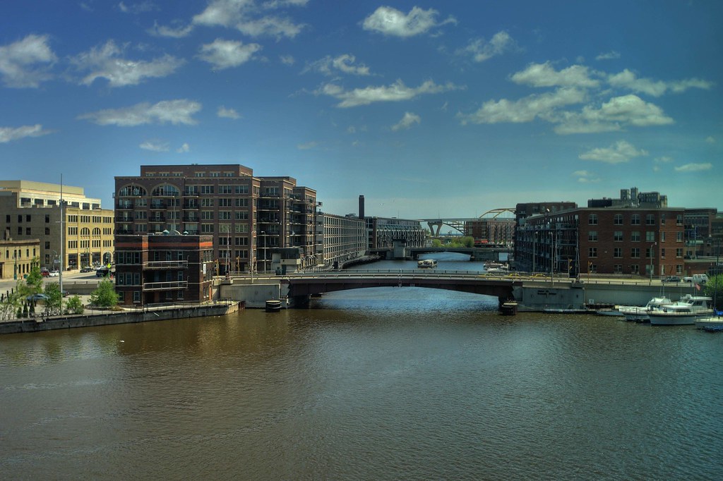 Milwaukee channel_027 Milwaukee view of the channel in the… Flickr