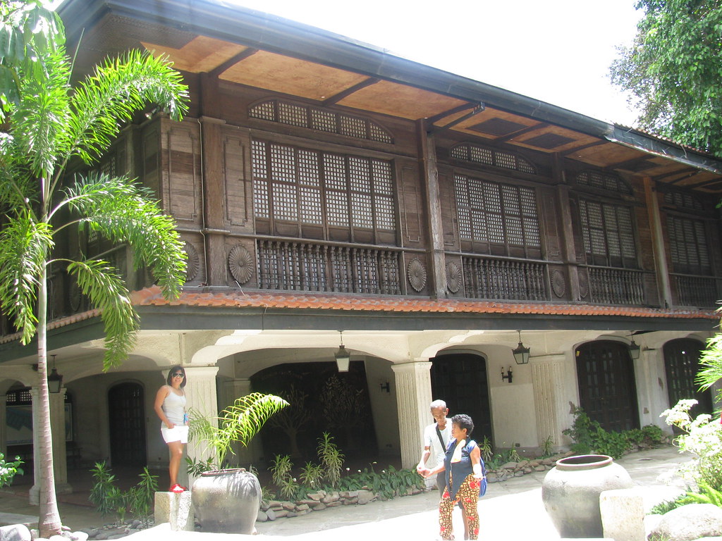 IMG_2218 Marcos house near the mausoleum leslie J2008 Flickr